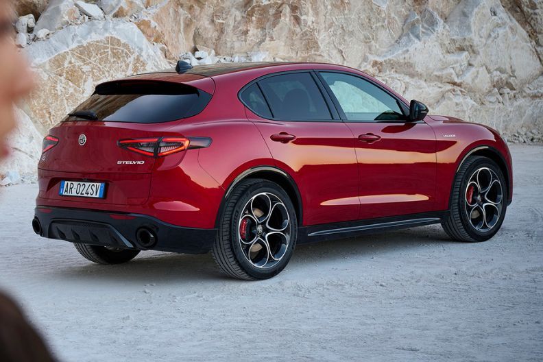 alfa-romeo-stelvio-trasero