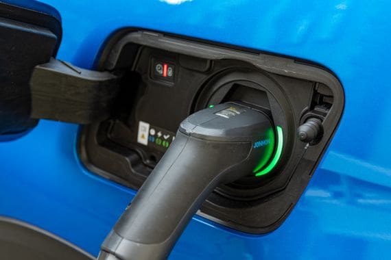 ¿Cuánto cuesta recargar un coche eléctrico?