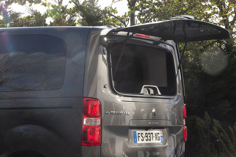 luna trasera abierta peugeot traveller