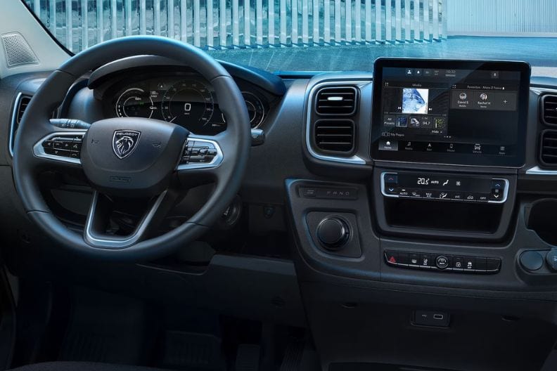 peugeot-boxer-interior