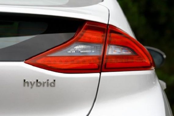 Comment fonctionne une voiture hybride : Une plongée dans la technologie hybride