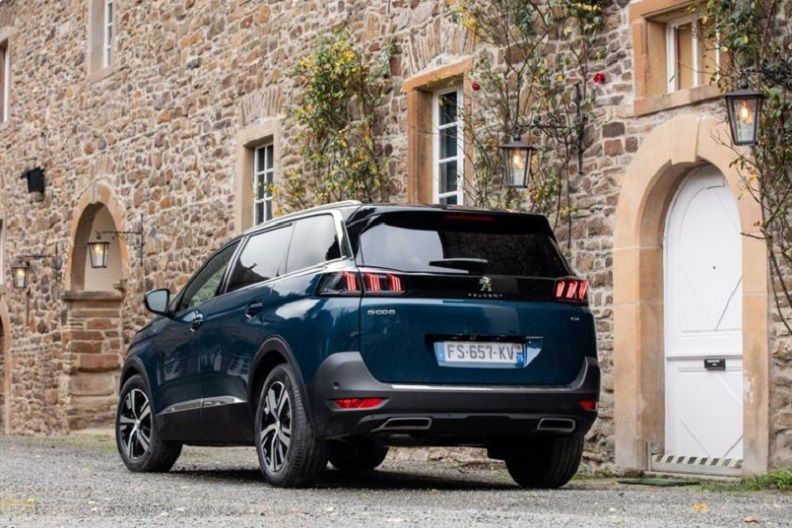 peugeot 5008 taille coffre