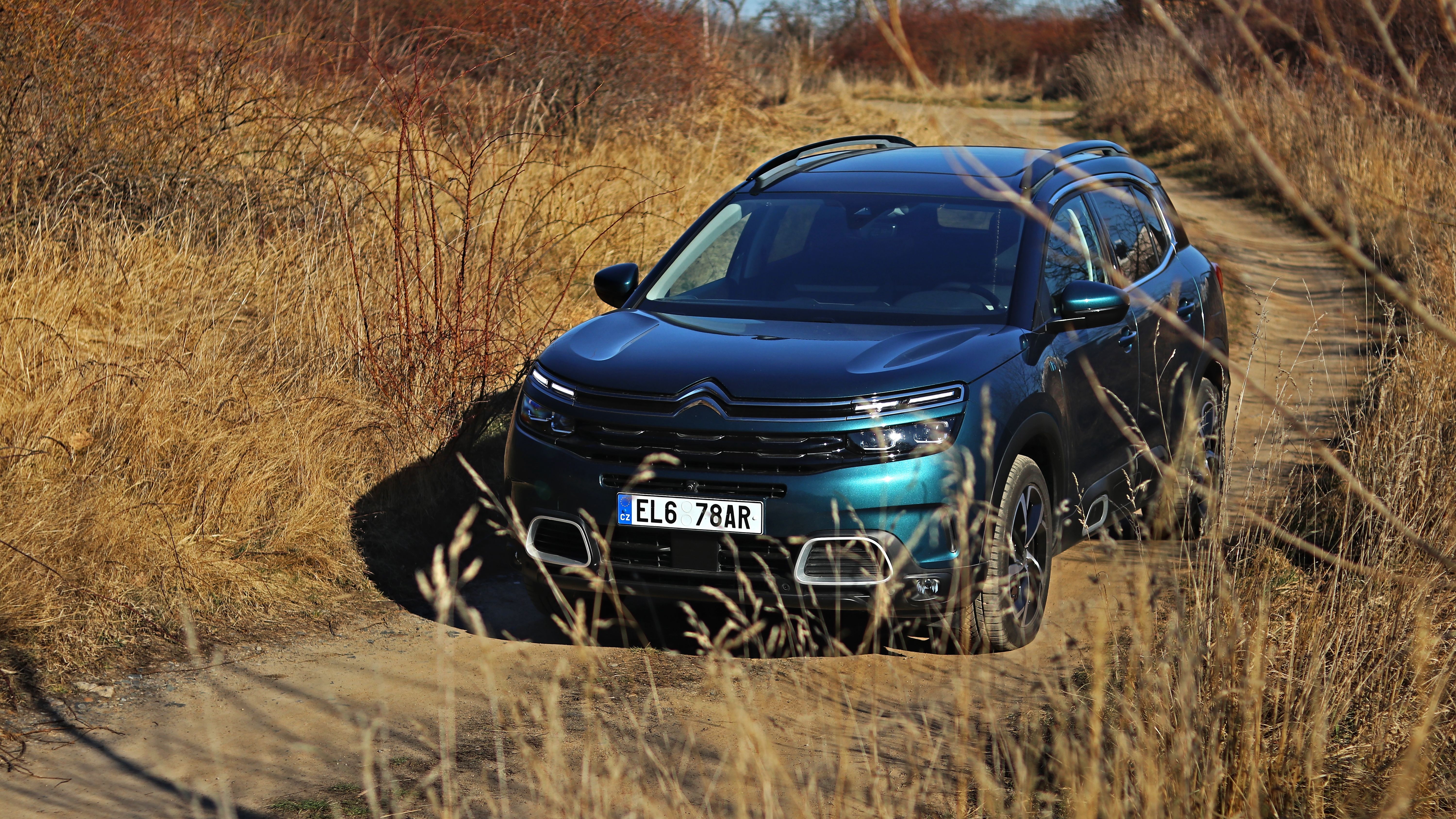 citroen-c5-vs-peugeot-2008