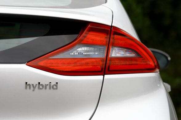 Voitures hybrides et électriques: La batterie expliquée - Guide Auto