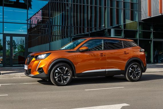 Peugeot 2008 vs Renault Captur